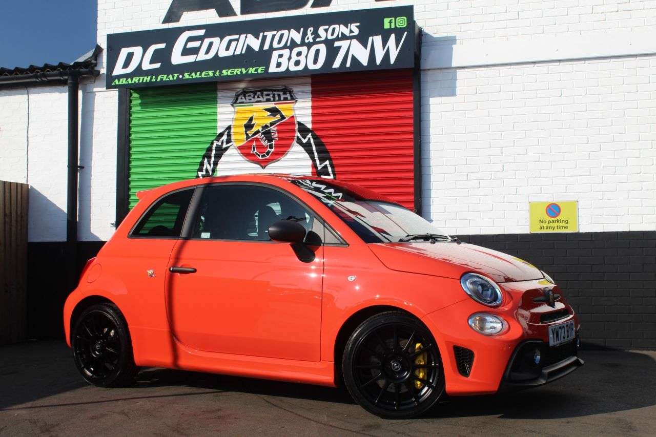 2023 ABARTH 695 2023 ABARTH 695