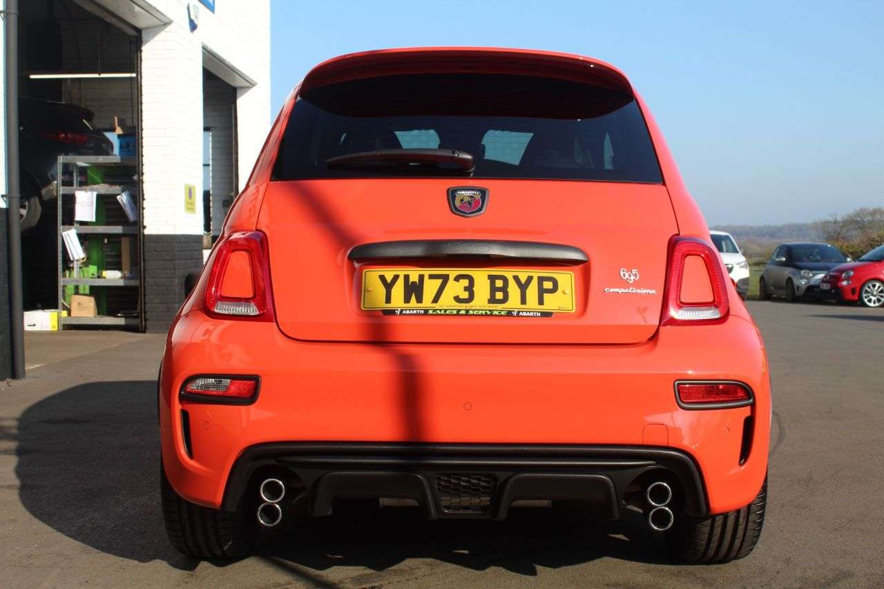 2023 ABARTH 695 2023 ABARTH 695