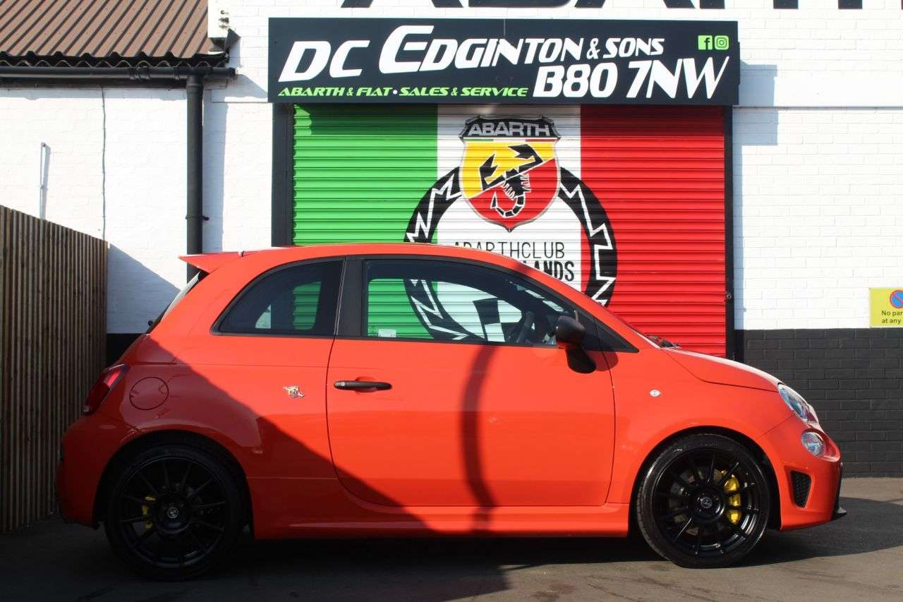 2023 ABARTH 695 2023 ABARTH 695