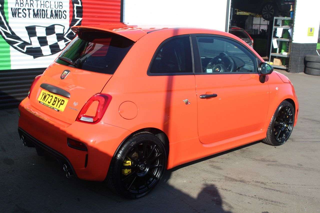 2023 ABARTH 695 2023 ABARTH 695