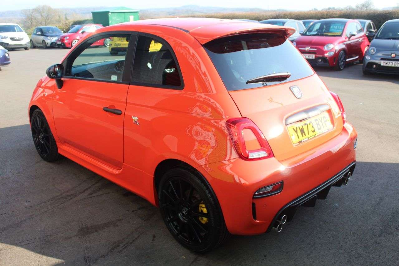 2023 ABARTH 695 2023 ABARTH 695