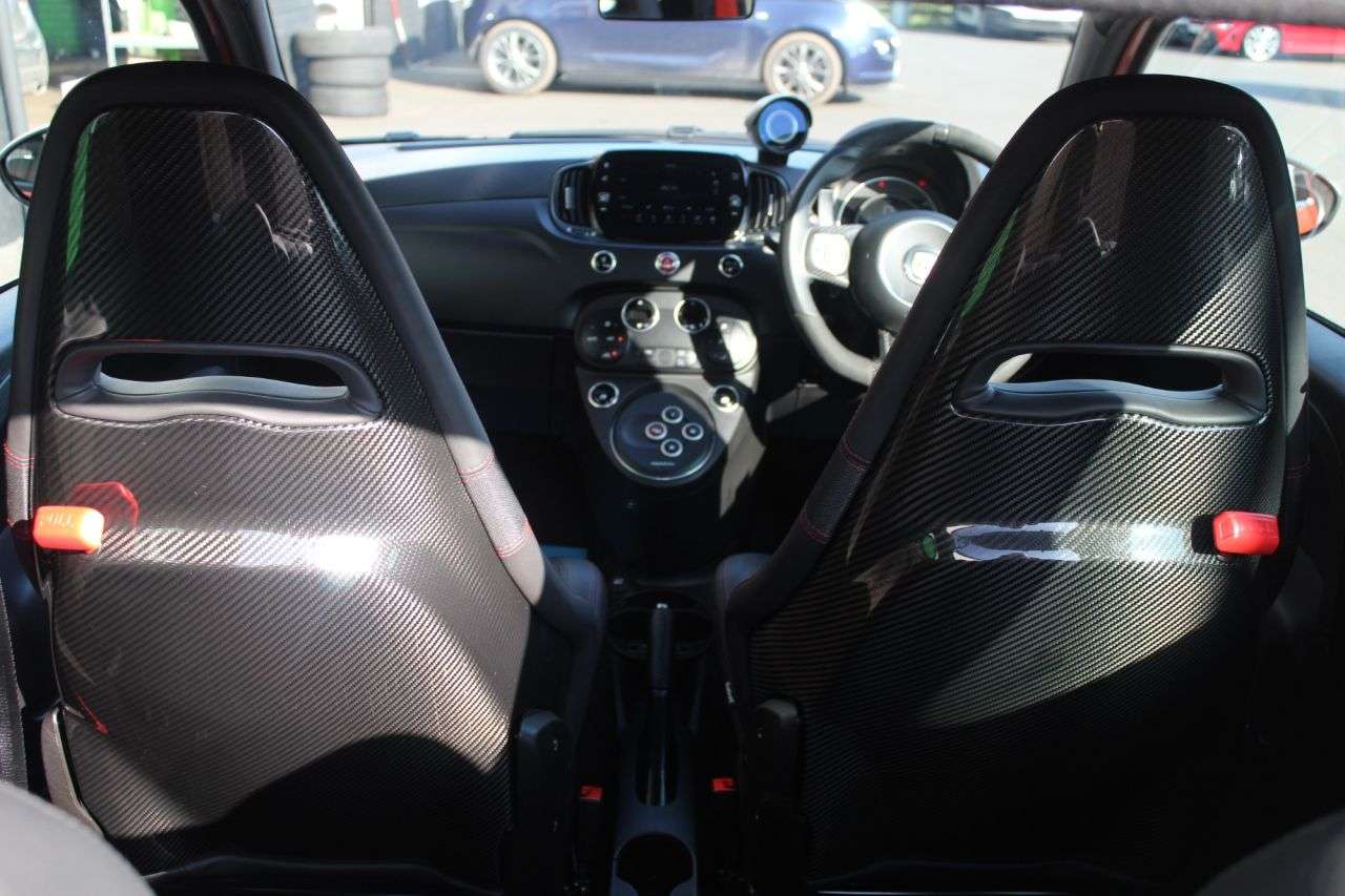 2023 ABARTH 695 2023 ABARTH 695