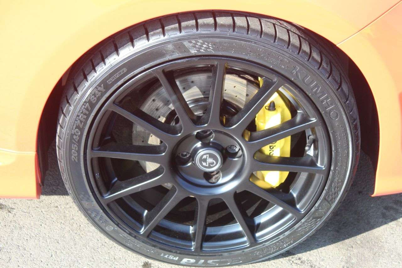 2023 ABARTH 695 2023 ABARTH 695