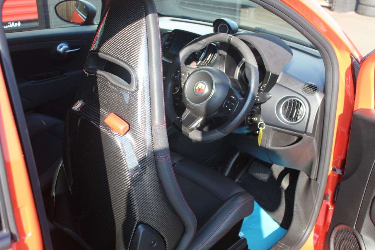 2023 ABARTH 695 2023 ABARTH 695
