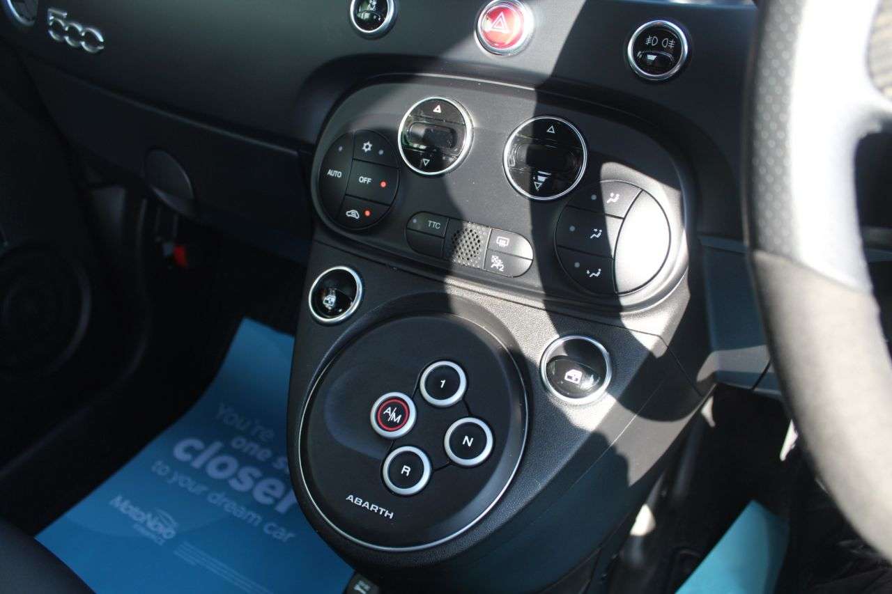 2023 ABARTH 695 2023 ABARTH 695