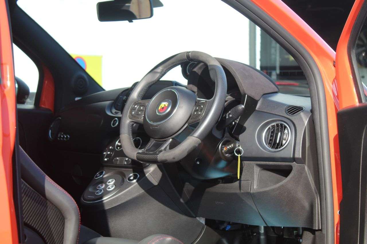 2023 ABARTH 695 2023 ABARTH 695