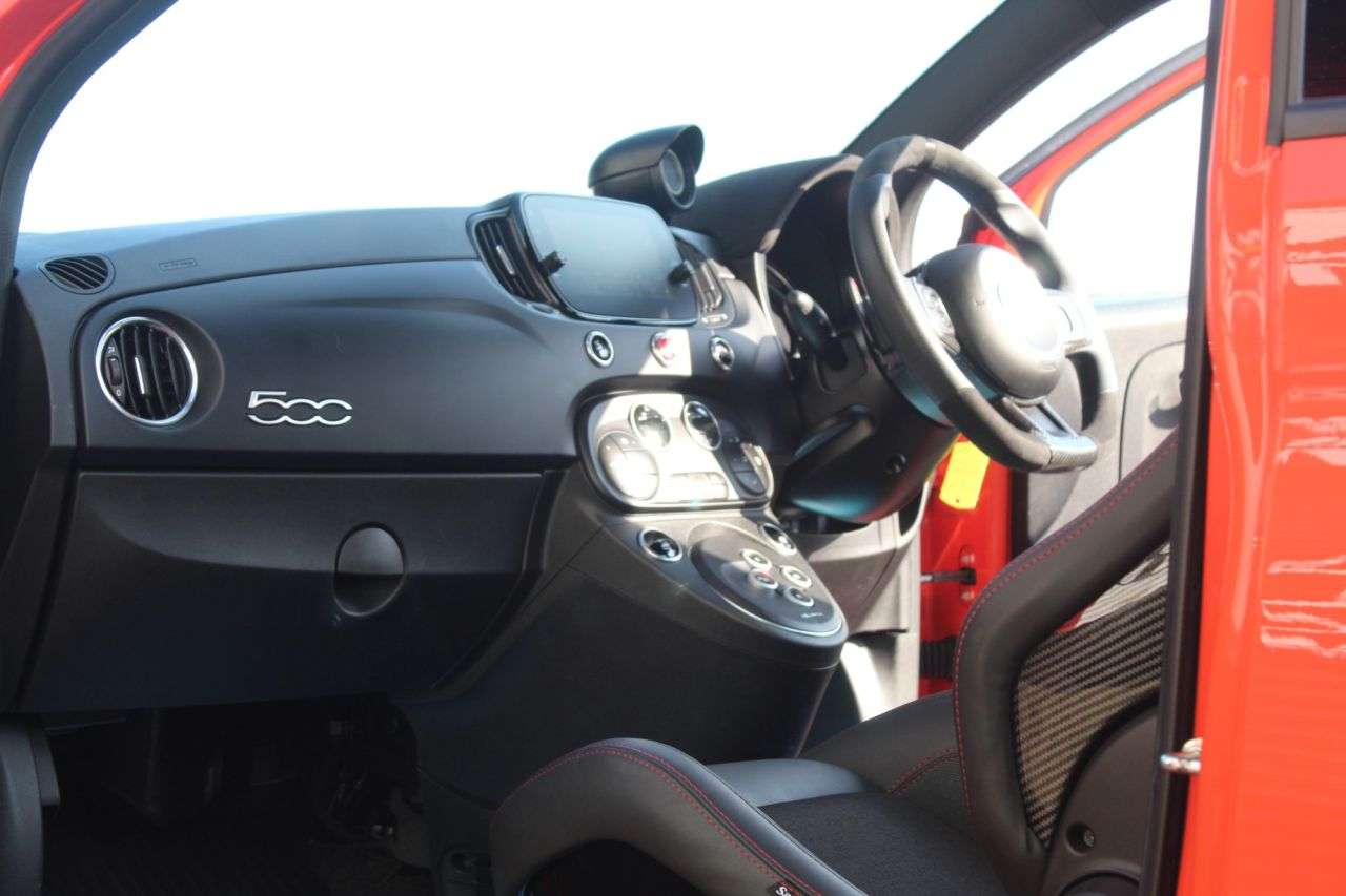 2023 ABARTH 695 2023 ABARTH 695