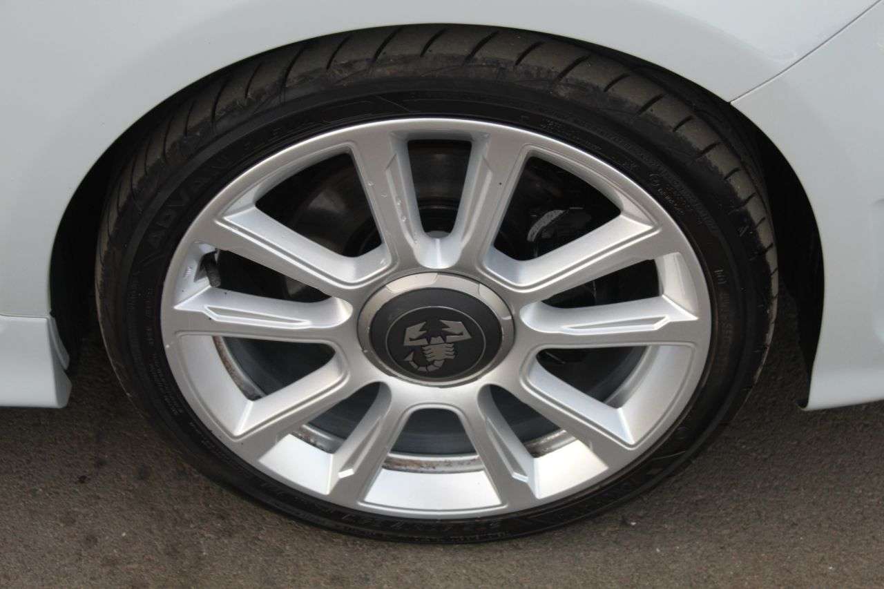 2017 ABARTH 595 2017 ABARTH 595