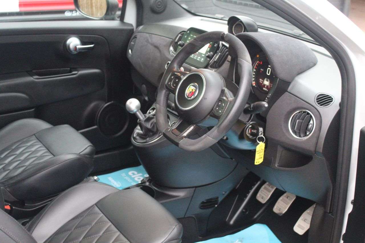 2023 ABARTH 695C 2023 ABARTH 695C