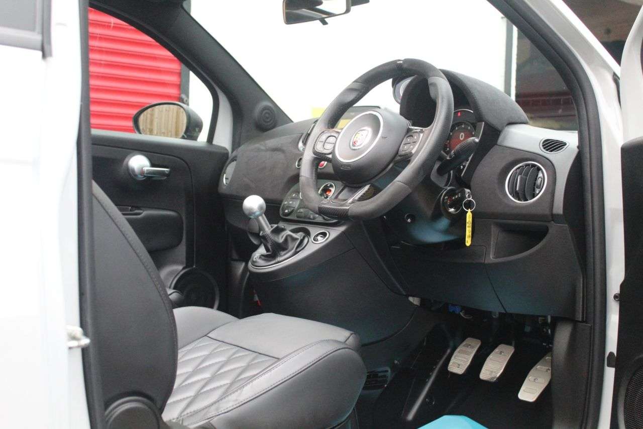 2023 ABARTH 695C 2023 ABARTH 695C