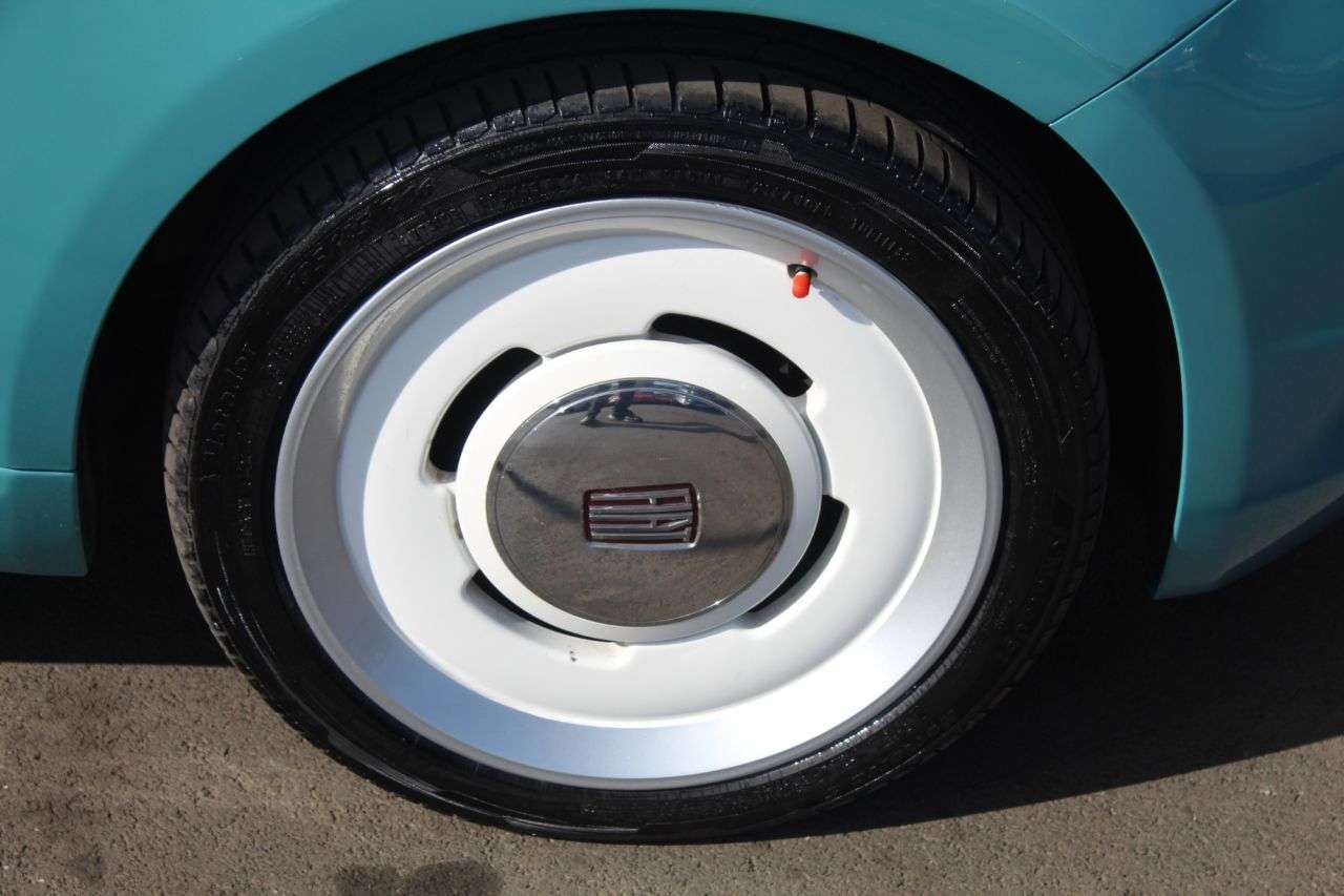 2017 FIAT 500 2017 FIAT 500