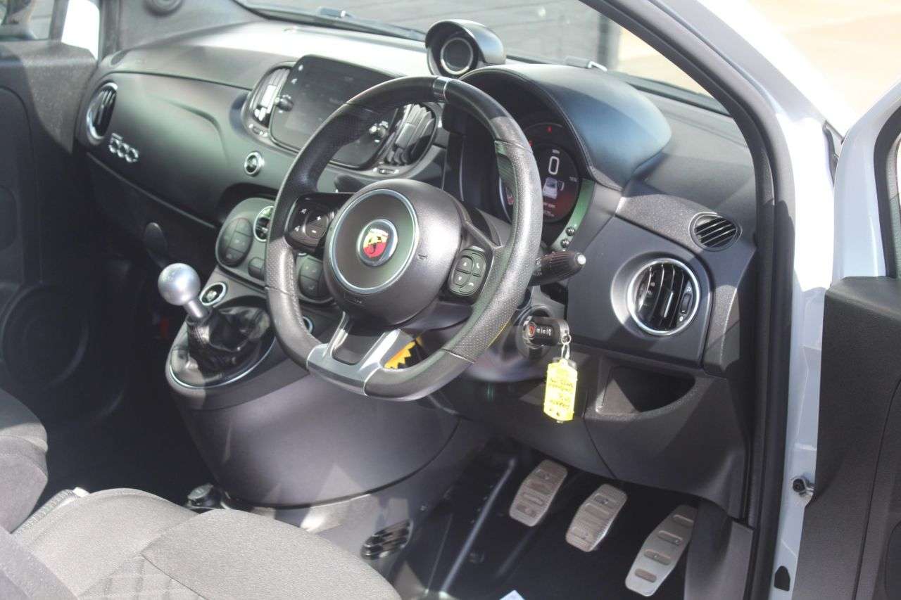 2023 ABARTH 595C 2023 ABARTH 595C