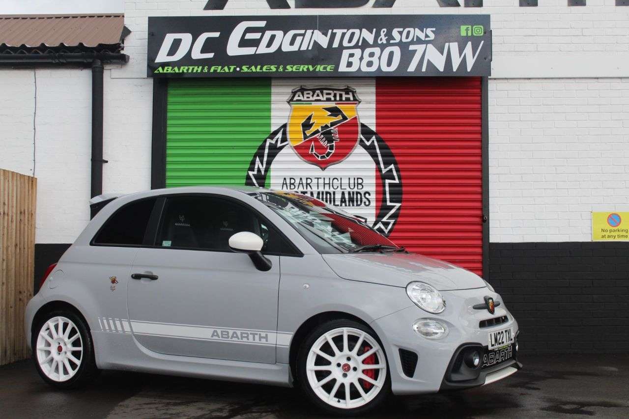 2022 ABARTH 695 2022 ABARTH 695