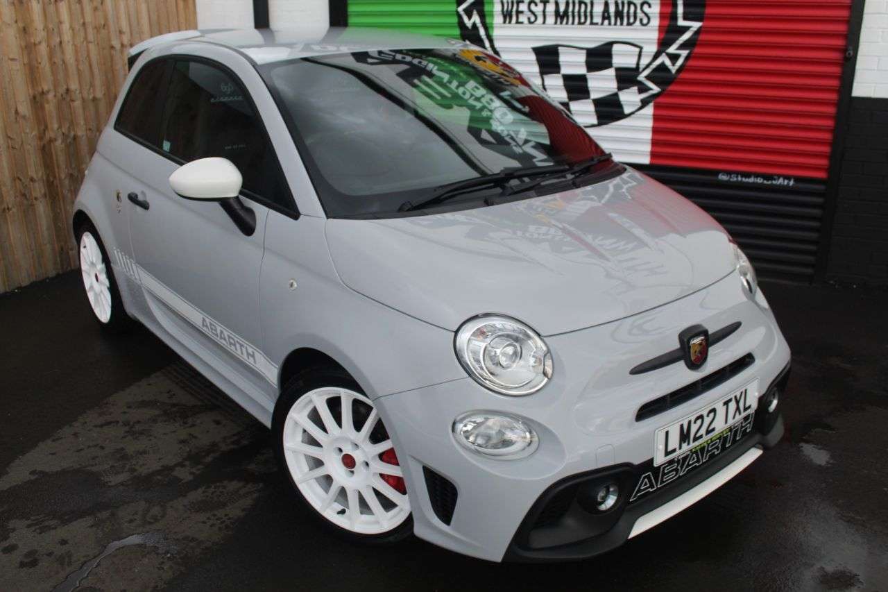 2022 ABARTH 695 2022 ABARTH 695