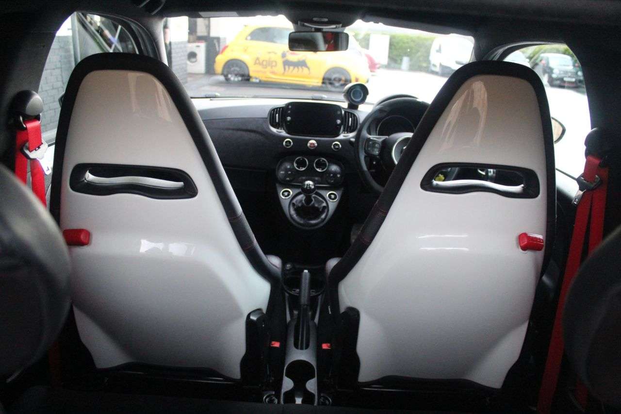 2022 ABARTH 695 2022 ABARTH 695