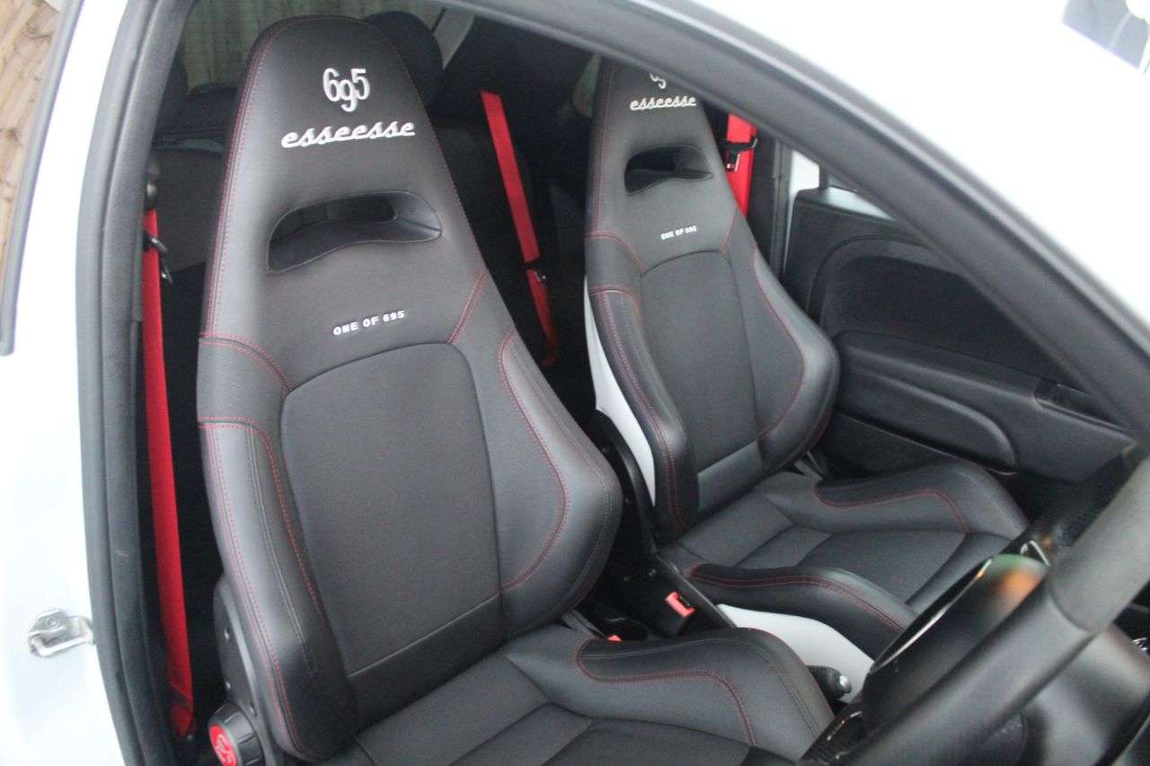 2022 ABARTH 695 2022 ABARTH 695