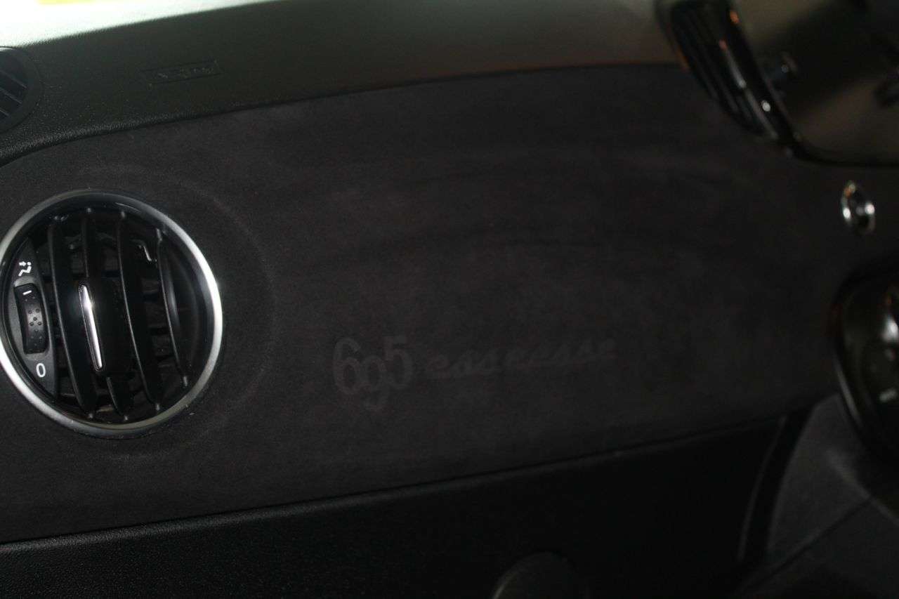 2022 ABARTH 695 2022 ABARTH 695