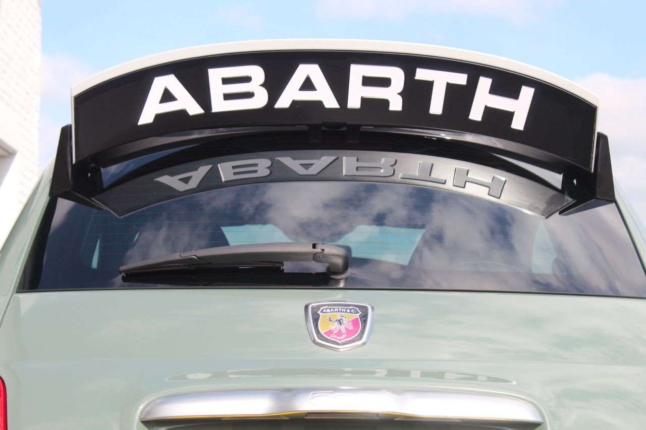 2021 ABARTH 695 2021 ABARTH 695