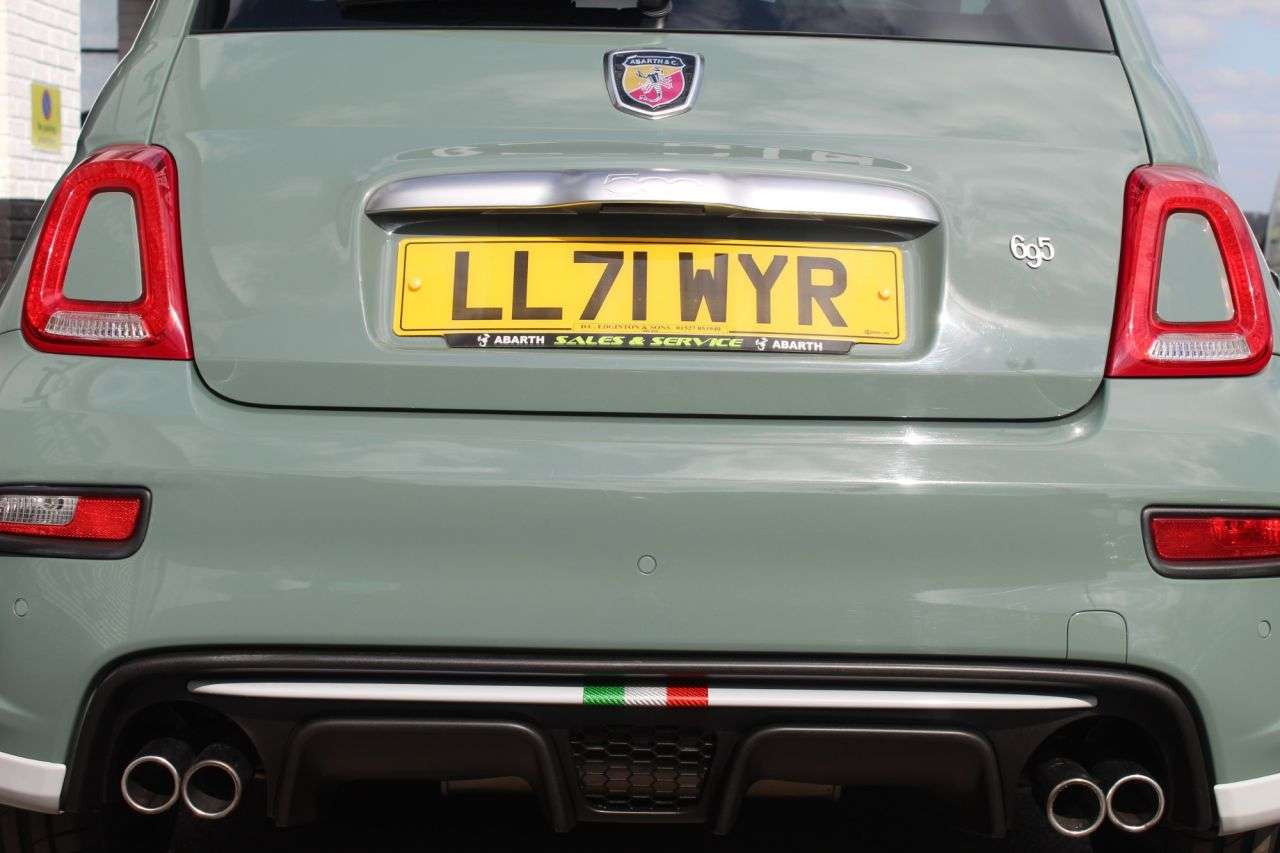 2021 ABARTH 695 2021 ABARTH 695