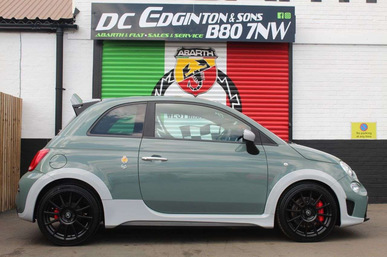 2021 ABARTH 695 2021 ABARTH 695
