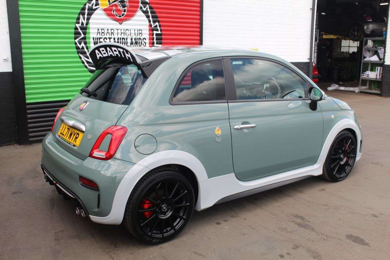 2021 ABARTH 695 2021 ABARTH 695
