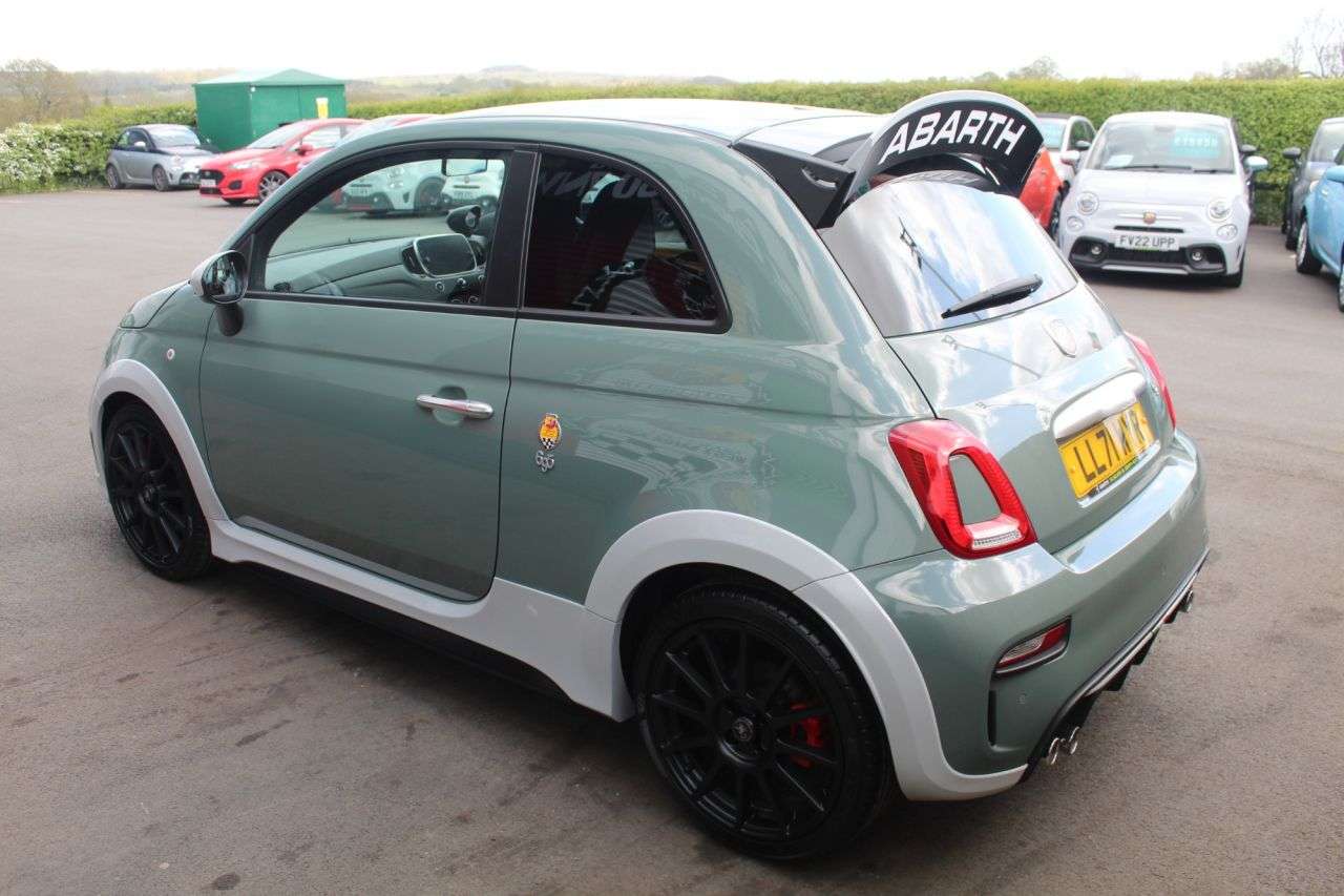 2021 ABARTH 695 2021 ABARTH 695