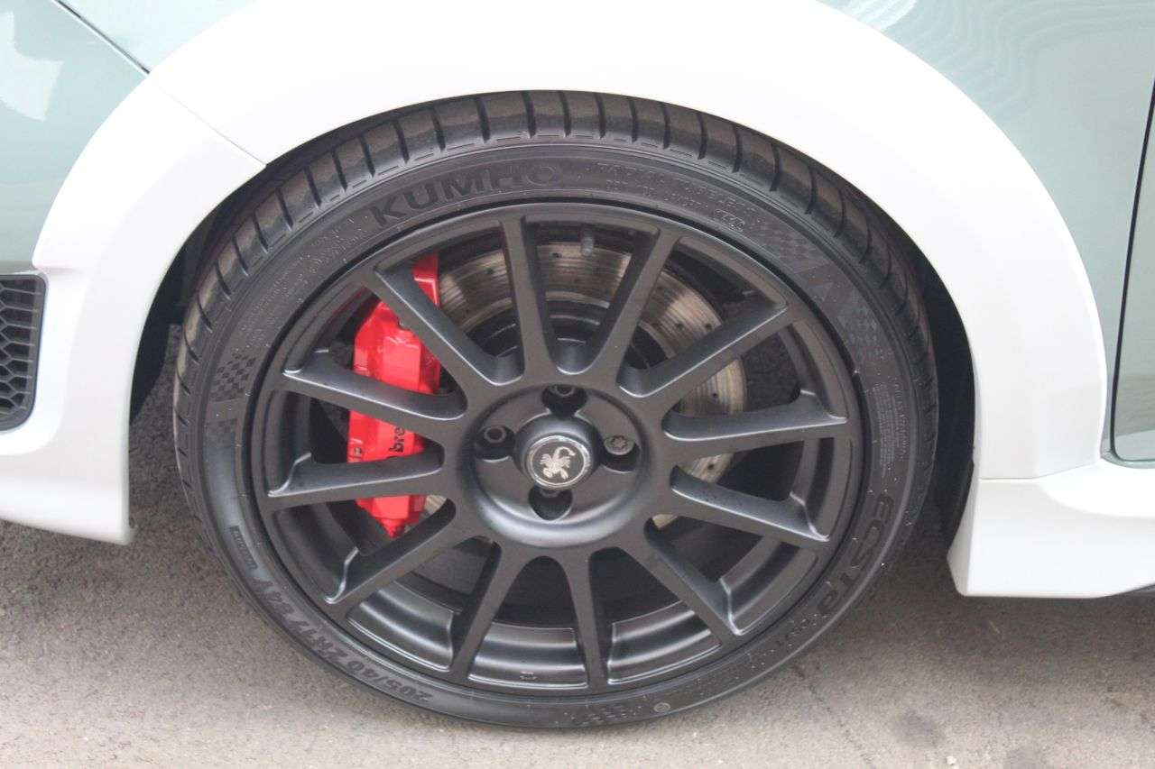 2021 ABARTH 695 2021 ABARTH 695