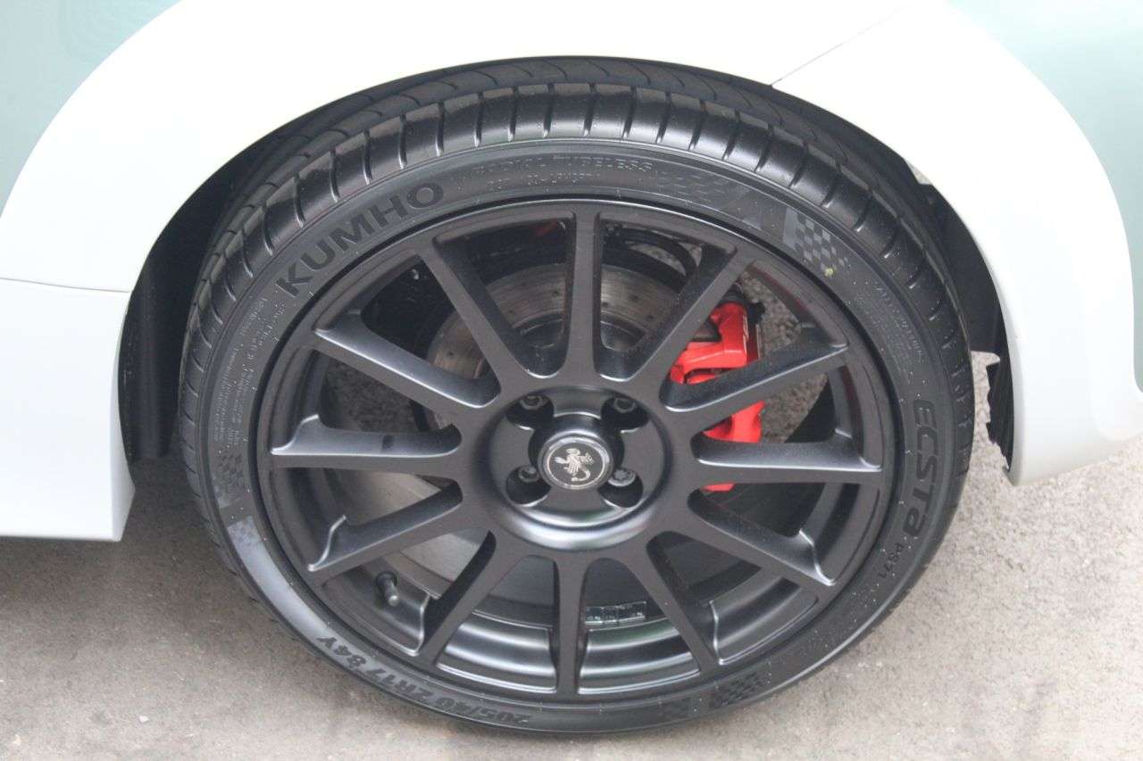 2021 ABARTH 695 2021 ABARTH 695