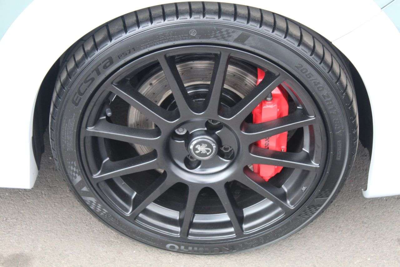 2021 ABARTH 695 2021 ABARTH 695