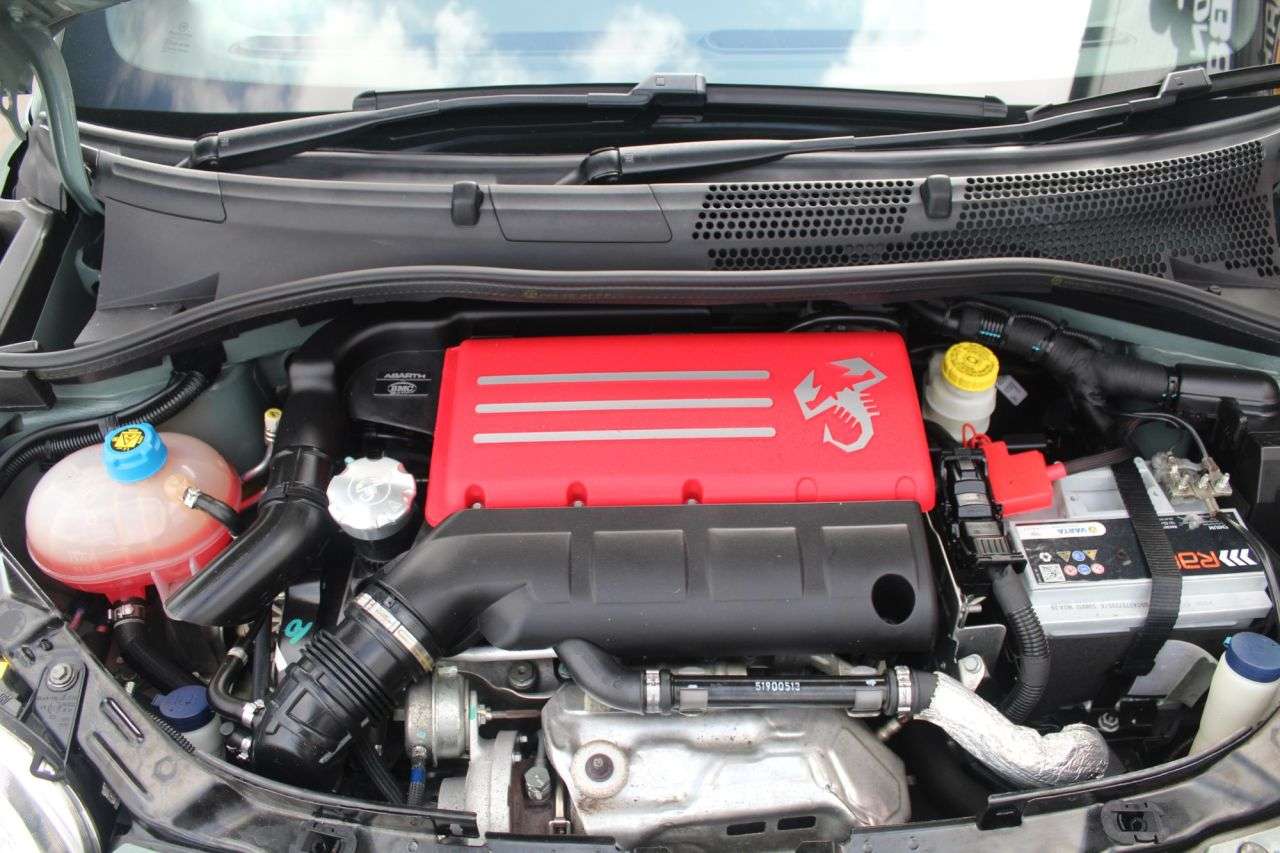 2021 ABARTH 695 2021 ABARTH 695