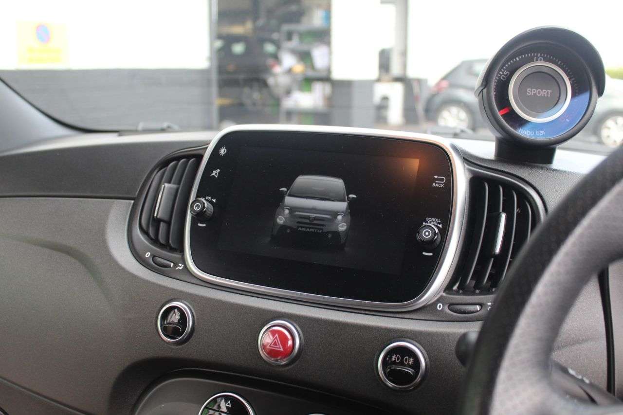 2021 ABARTH 695 2021 ABARTH 695