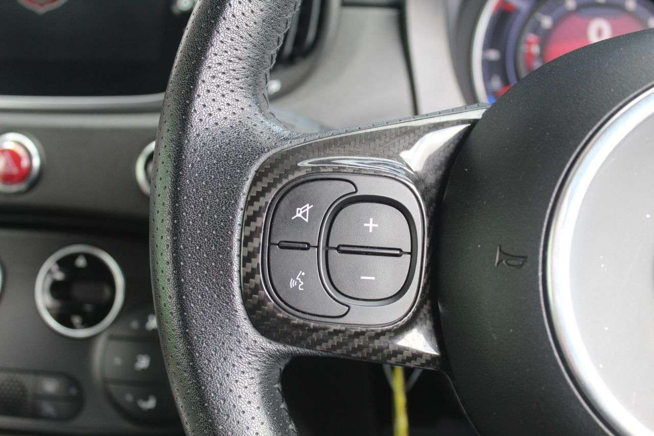 2021 ABARTH 695 2021 ABARTH 695