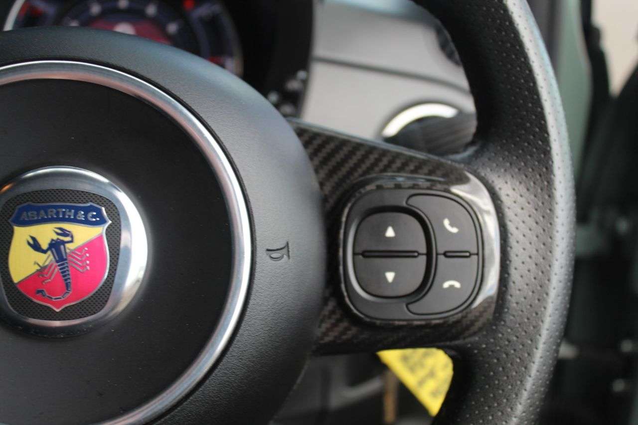 2021 ABARTH 695 2021 ABARTH 695