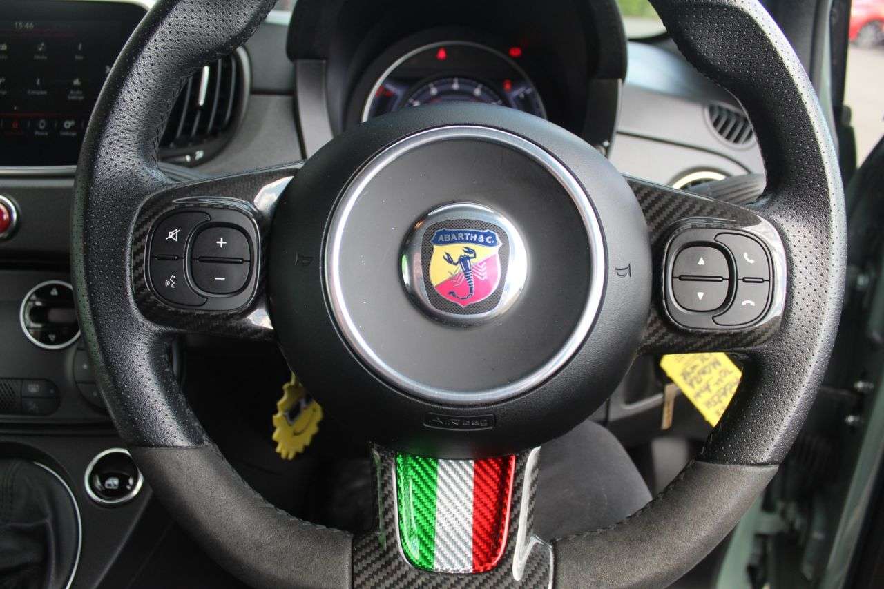 2021 ABARTH 695 2021 ABARTH 695