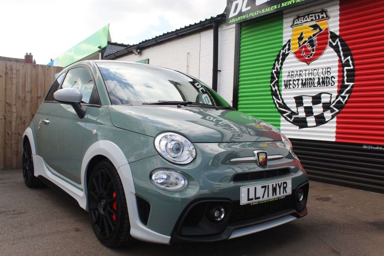 2021 ABARTH 695 2021 ABARTH 695