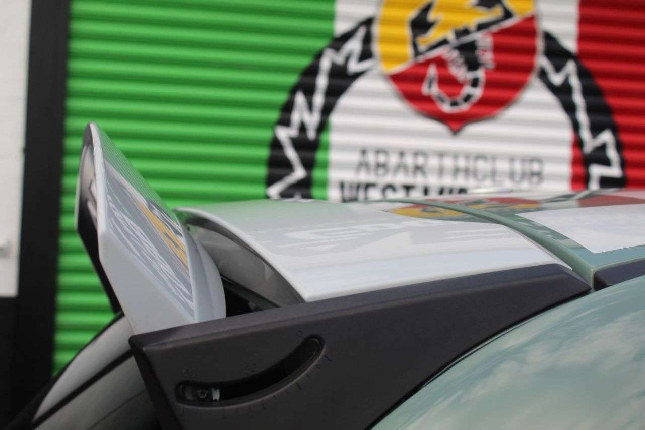 2021 ABARTH 695 2021 ABARTH 695