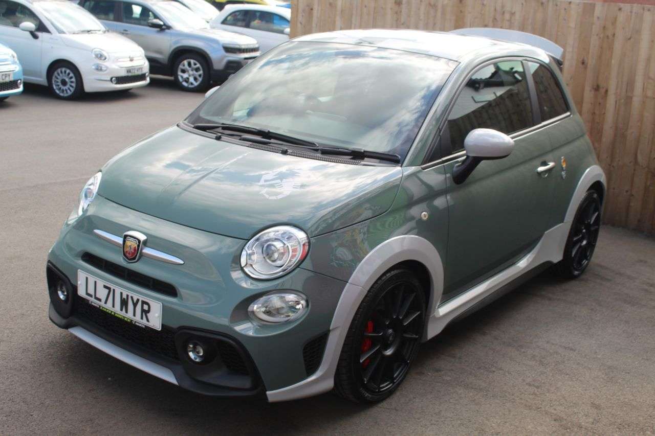 2021 ABARTH 695 2021 ABARTH 695