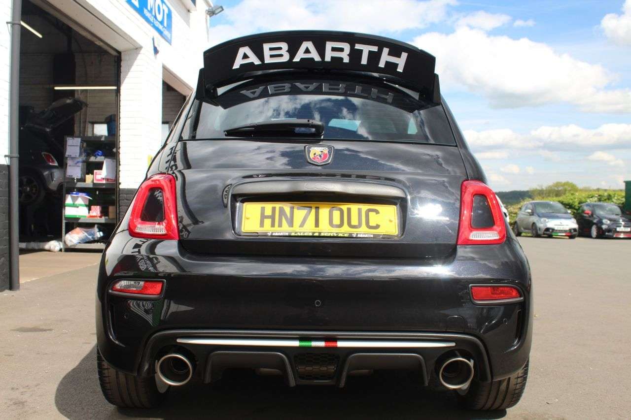 2021 ABARTH 695 2021 ABARTH 695