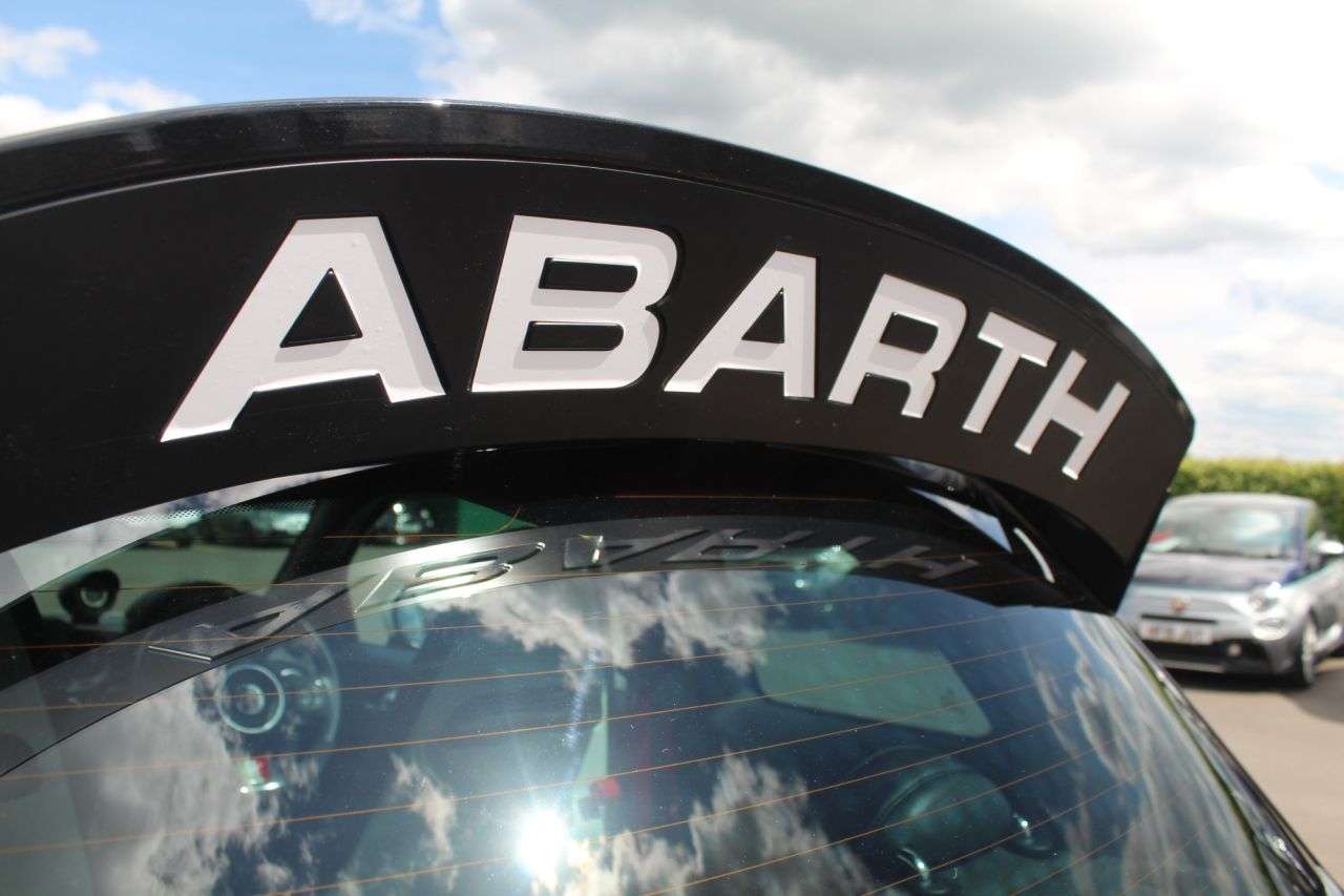2021 ABARTH 695 2021 ABARTH 695