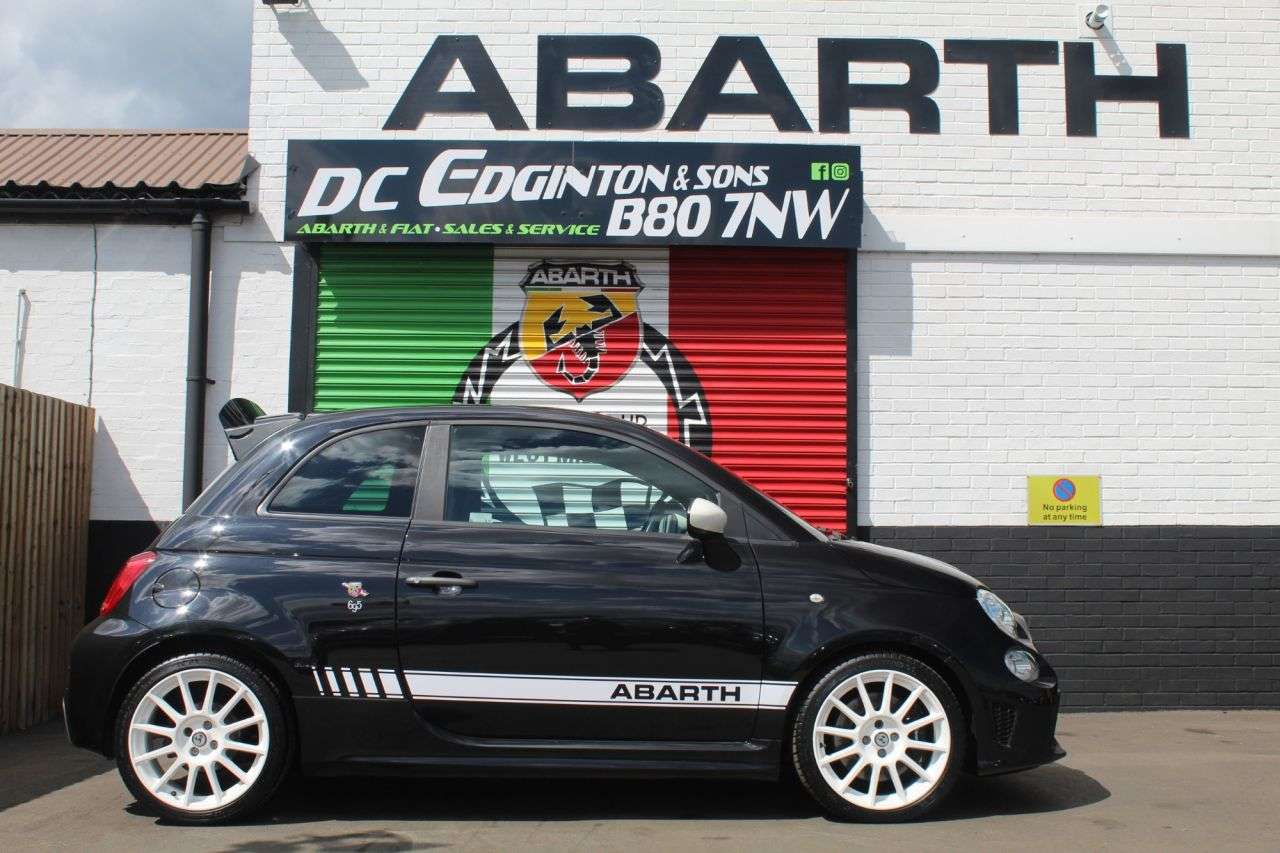 2021 ABARTH 695 2021 ABARTH 695