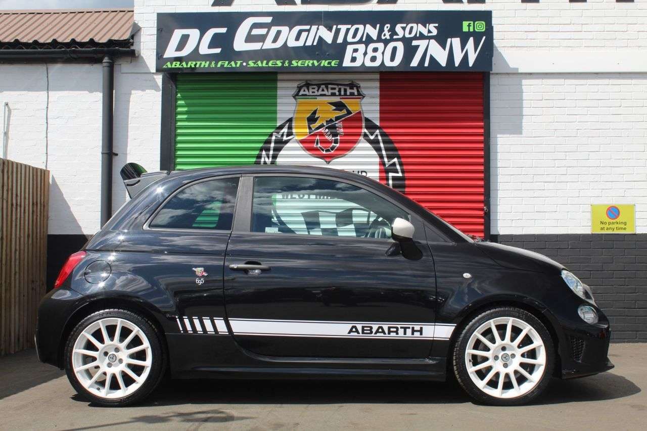 2021 ABARTH 695 2021 ABARTH 695