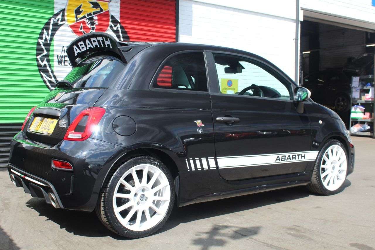 2021 ABARTH 695 2021 ABARTH 695