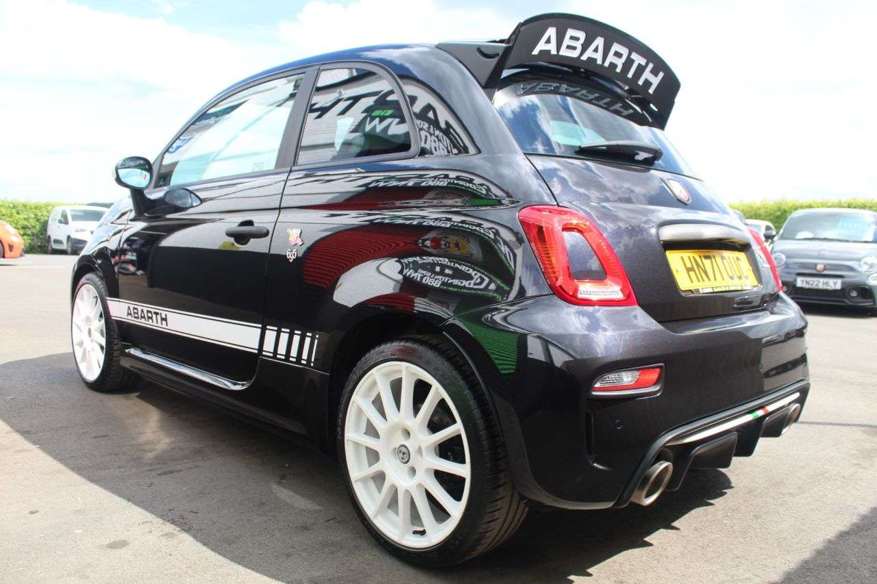 2021 ABARTH 695 2021 ABARTH 695