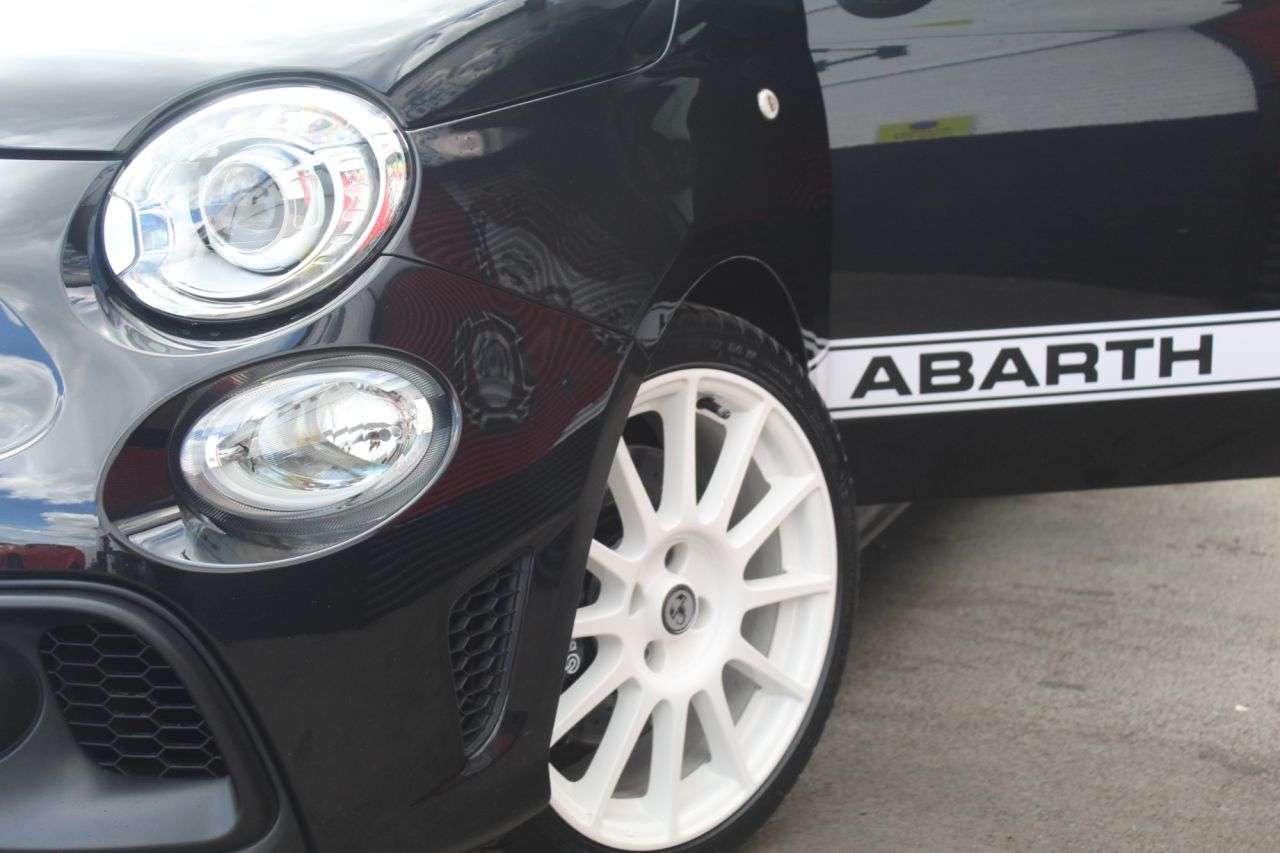 2021 ABARTH 695 2021 ABARTH 695