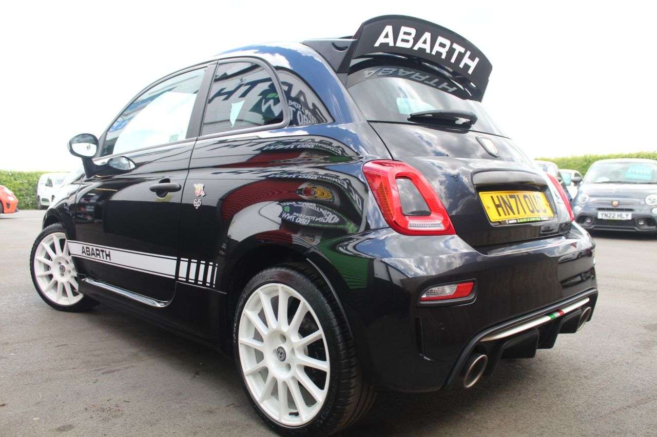 2021 ABARTH 695 2021 ABARTH 695
