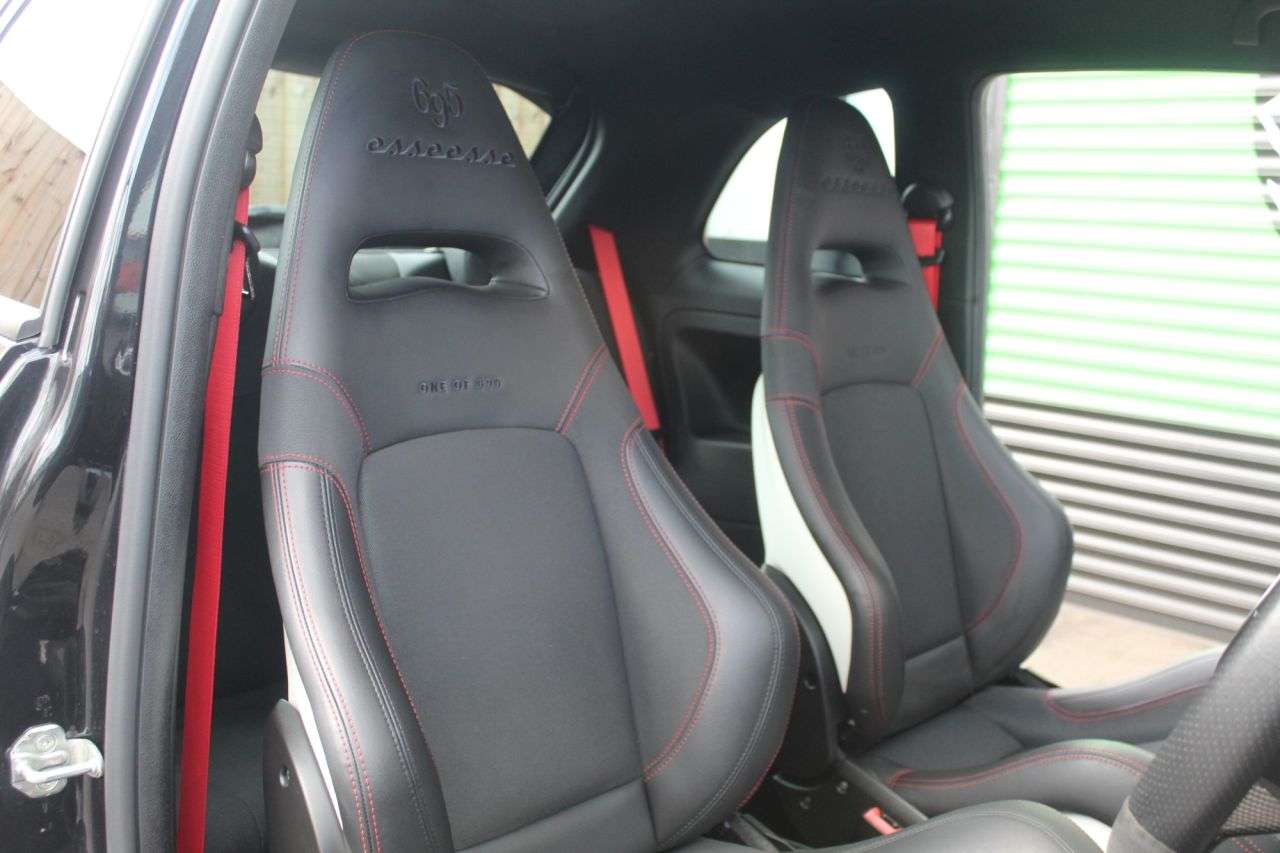 2021 ABARTH 695 2021 ABARTH 695