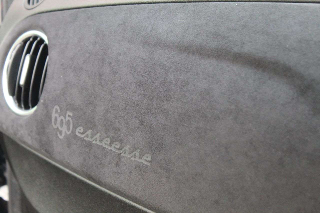 2021 ABARTH 695 2021 ABARTH 695