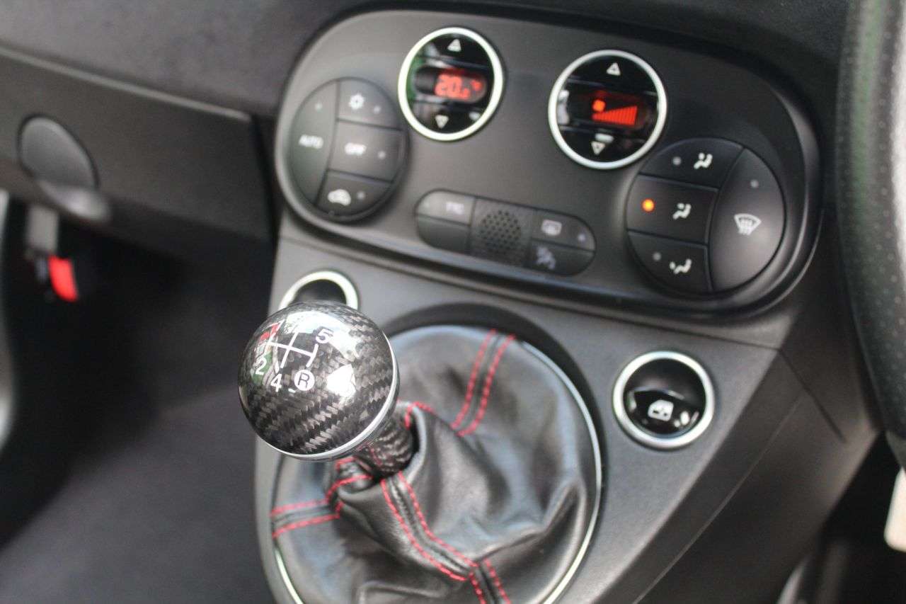 2021 ABARTH 695 2021 ABARTH 695