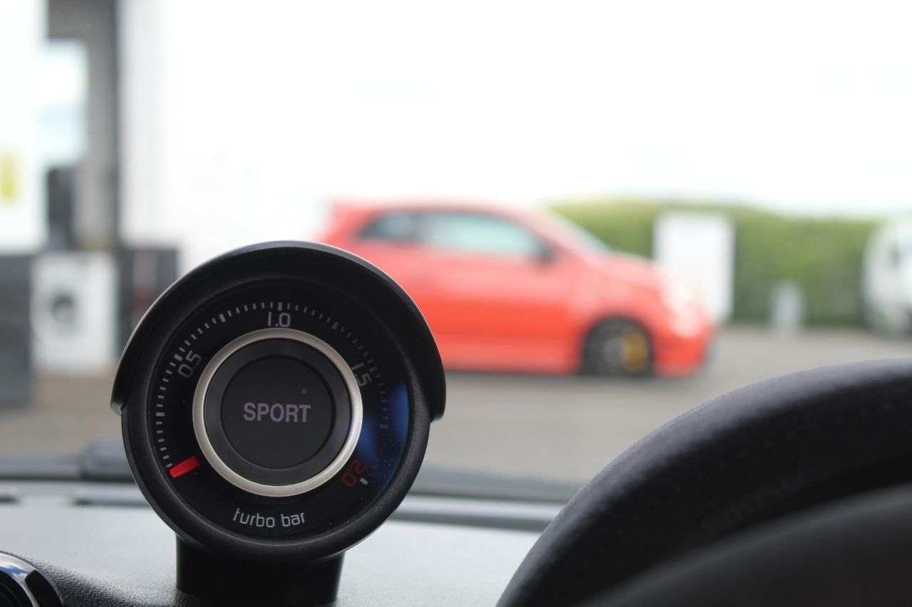 2021 ABARTH 695 2021 ABARTH 695