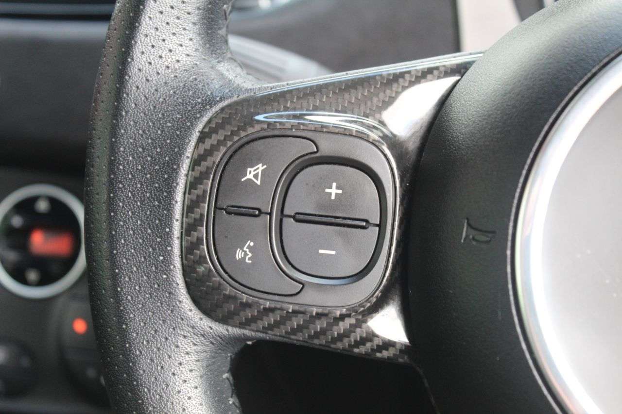 2021 ABARTH 695 2021 ABARTH 695